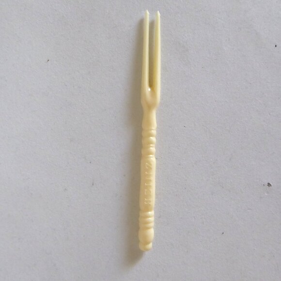 VINTAGE ANTIQUE 4.5” HEINZ BRAND PLASTIC HORS D’OEUVRES PICKLE JAR FORK PICK - Picture 1 of 7